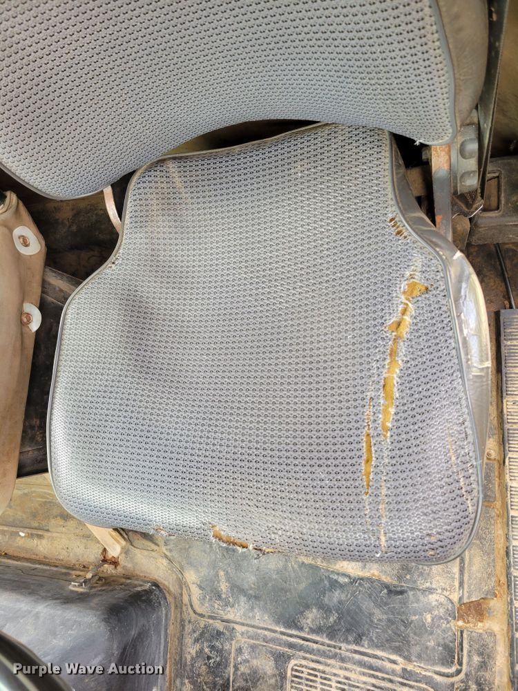 image for item DM8070 1993 International 4900  refuse truck