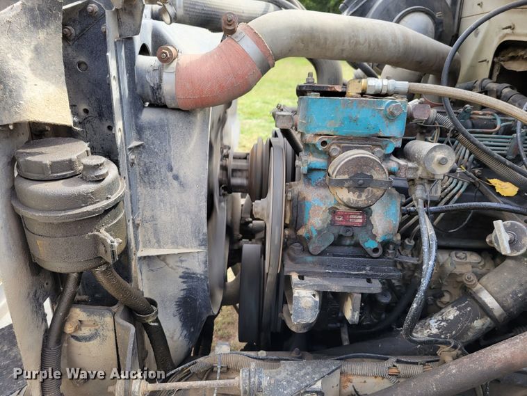 image for item DM8070 1993 International 4900  refuse truck