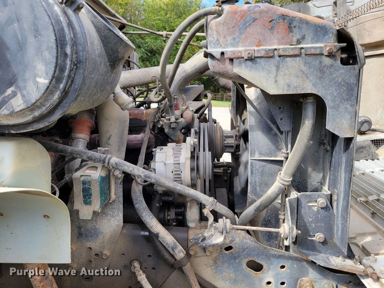 image for item DM8070 1993 International 4900  refuse truck