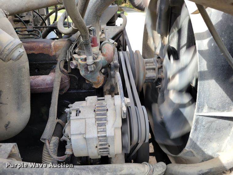 image for item DM8070 1993 International 4900  refuse truck