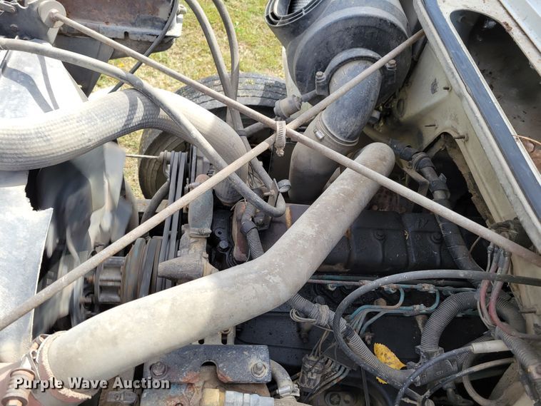 image for item DM8070 1993 International 4900  refuse truck