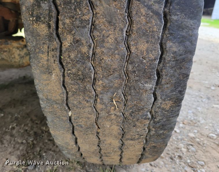 image for item DM8070 1993 International 4900  refuse truck