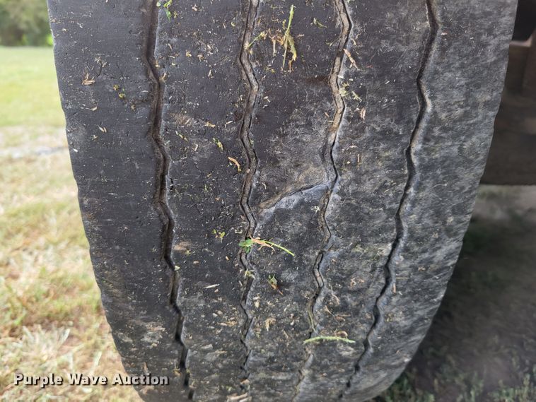 image for item DM8070 1993 International 4900  refuse truck