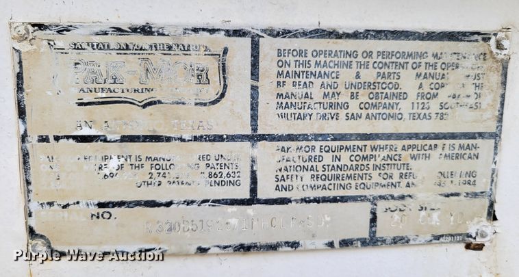 image for item DM8070 1993 International 4900  refuse truck