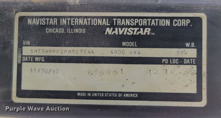 image for item DM8070 1993 International 4900  refuse truck