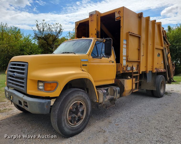 image for item DM8071 1997 Ford F800  refuse truck