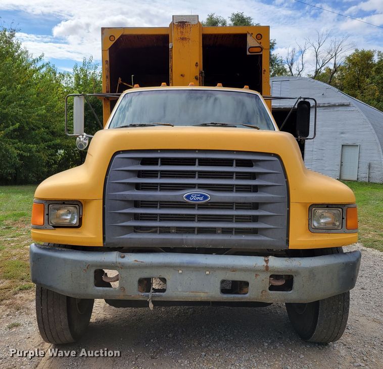 image for item DM8071 1997 Ford F800  refuse truck