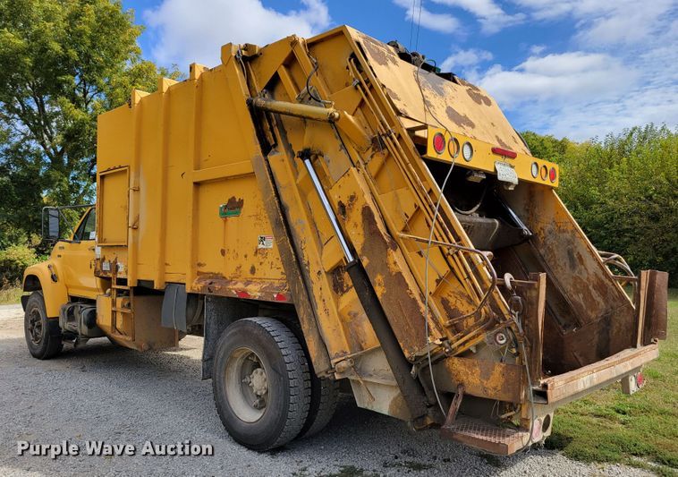 image for item DM8071 1997 Ford F800  refuse truck