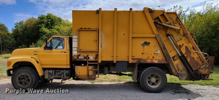 image for item DM8071 1997 Ford F800  refuse truck