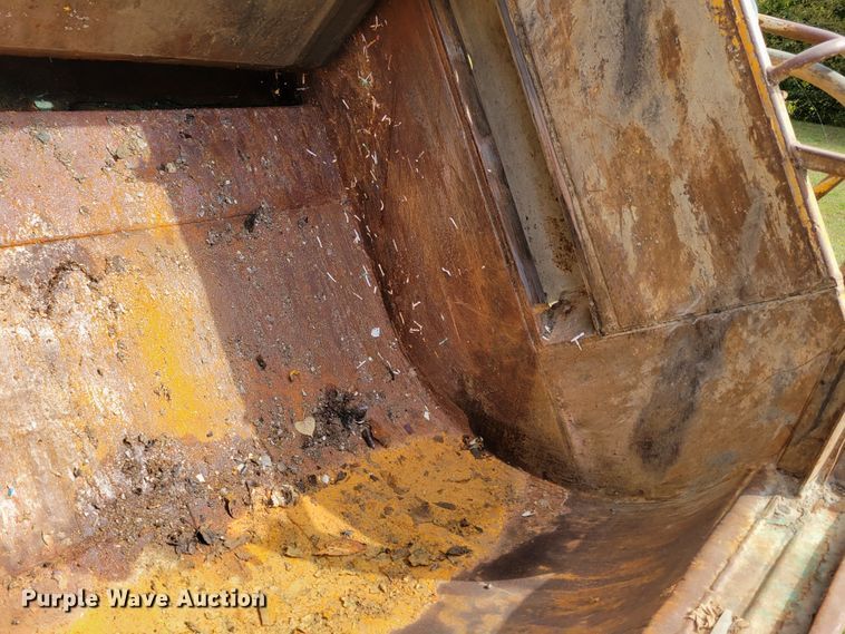 image for item DM8071 1997 Ford F800  refuse truck