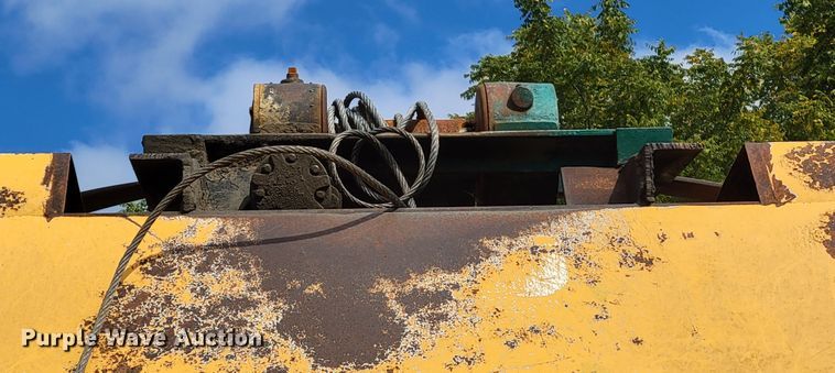 image for item DM8071 1997 Ford F800  refuse truck