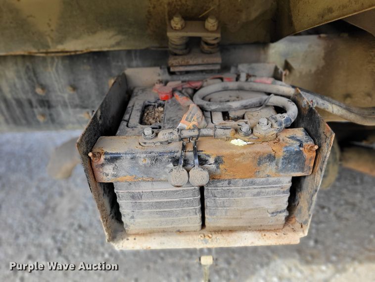 image for item DM8071 1997 Ford F800  refuse truck