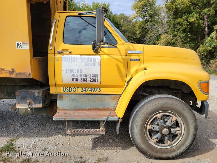 image for item DM8071 1997 Ford F800  refuse truck