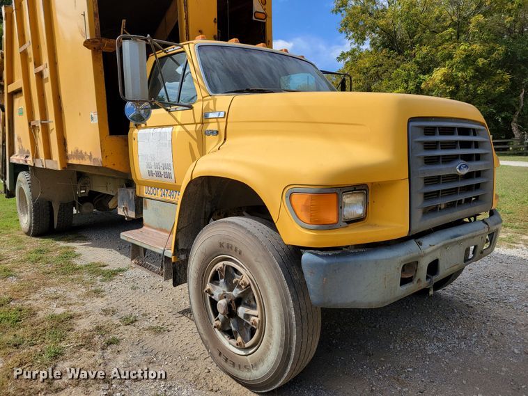 image for item DM8071 1997 Ford F800  refuse truck