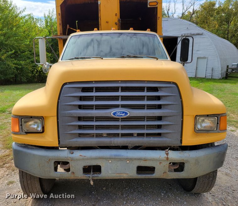 image for item DM8071 1997 Ford F800  refuse truck