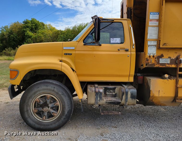 image for item DM8071 1997 Ford F800  refuse truck