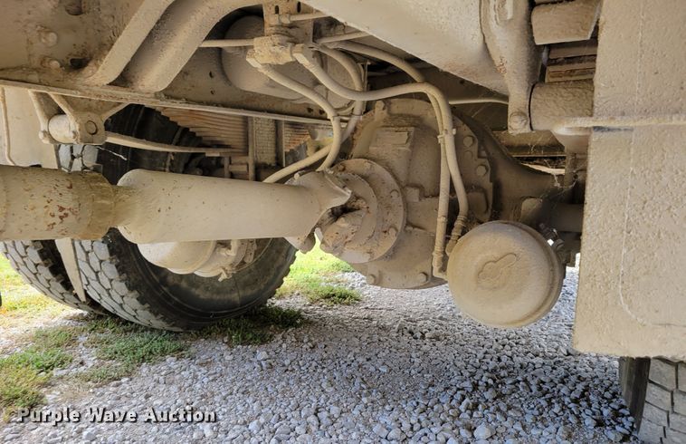 image for item DM8071 1997 Ford F800  refuse truck