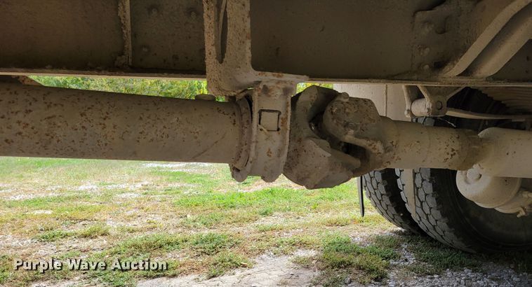 image for item DM8071 1997 Ford F800  refuse truck