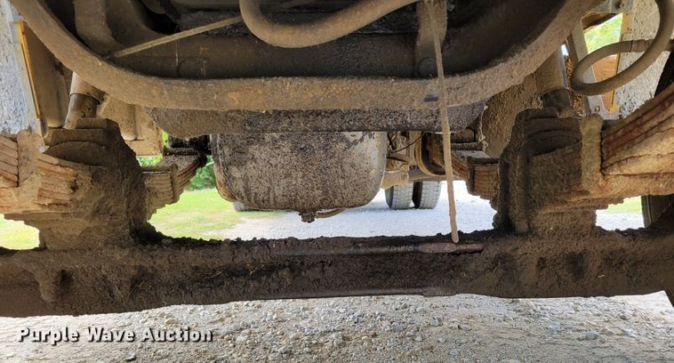 image for item DM8071 1997 Ford F800  refuse truck