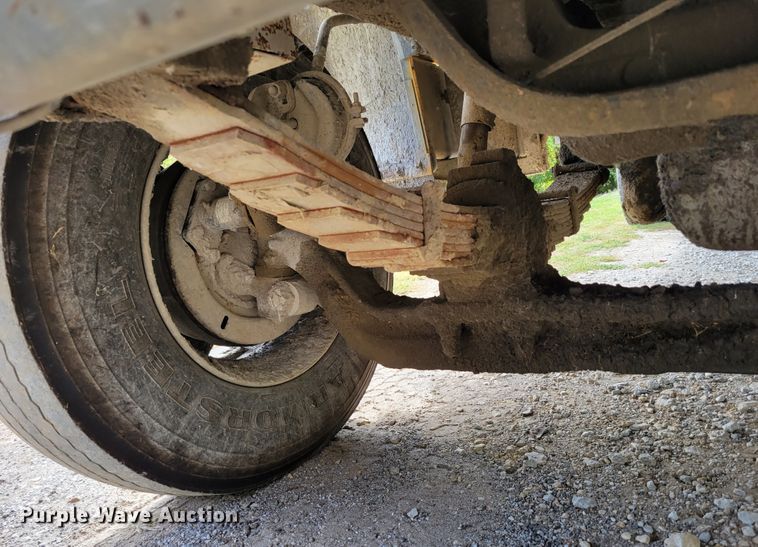 image for item DM8071 1997 Ford F800  refuse truck