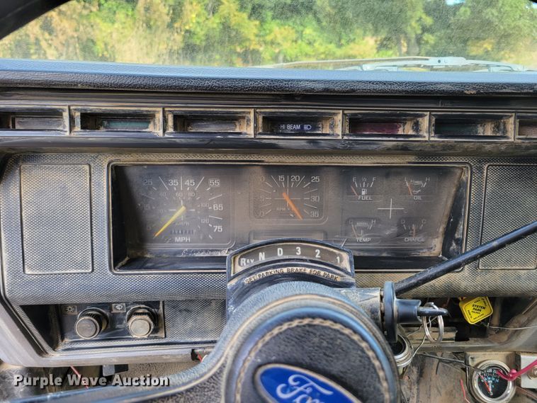 image for item DM8071 1997 Ford F800  refuse truck