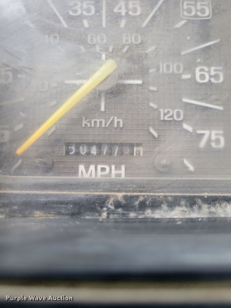 image for item DM8071 1997 Ford F800  refuse truck