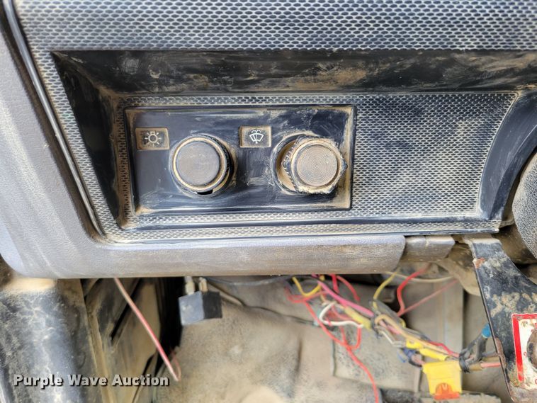 image for item DM8071 1997 Ford F800  refuse truck