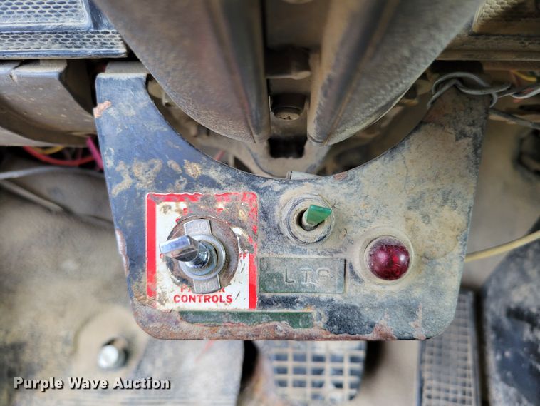 image for item DM8071 1997 Ford F800  refuse truck