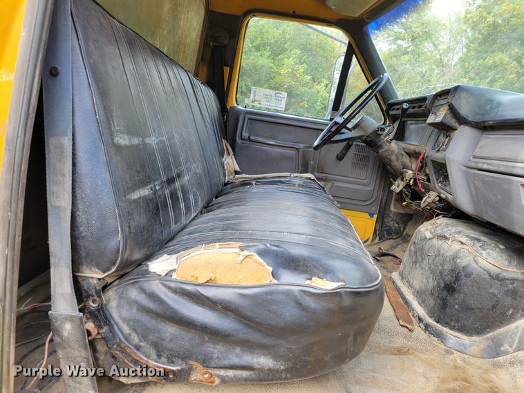 image for item DM8071 1997 Ford F800  refuse truck