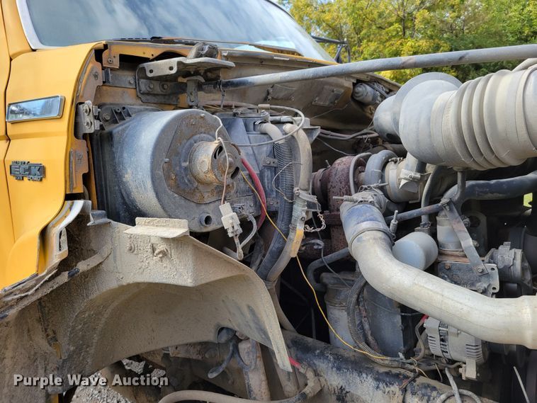 image for item DM8071 1997 Ford F800  refuse truck