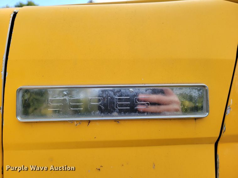 image for item DM8071 1997 Ford F800  refuse truck