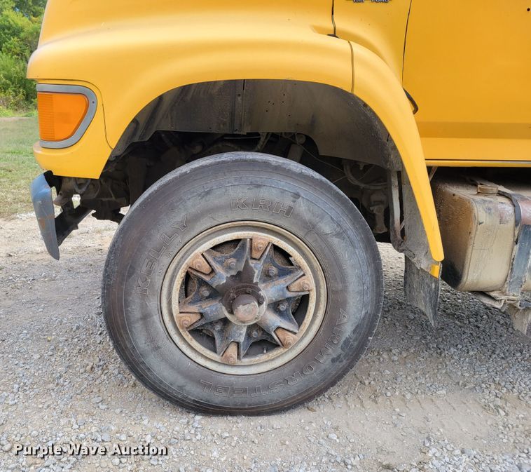 image for item DM8071 1997 Ford F800  refuse truck