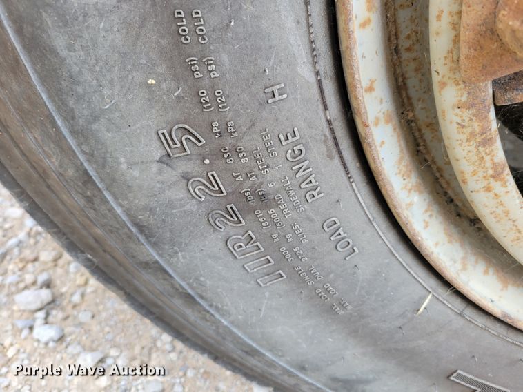 image for item DM8071 1997 Ford F800  refuse truck