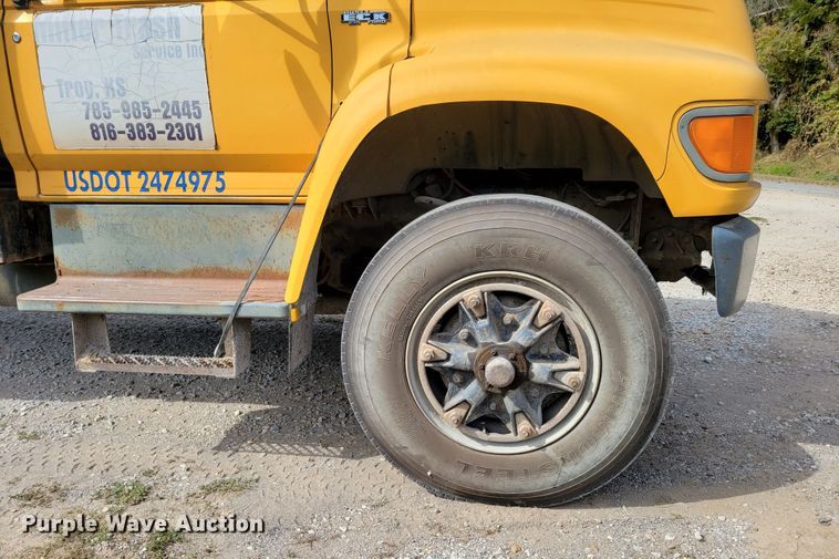 image for item DM8071 1997 Ford F800  refuse truck