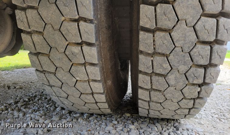 image for item DM8071 1997 Ford F800  refuse truck