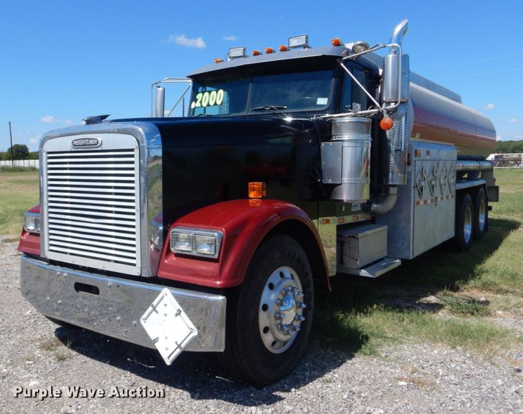 image for item DO1592 2000 Freightliner FLD  fuel truck