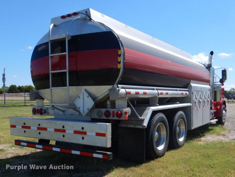 image for item DO1592 2000 Freightliner FLD  fuel truck