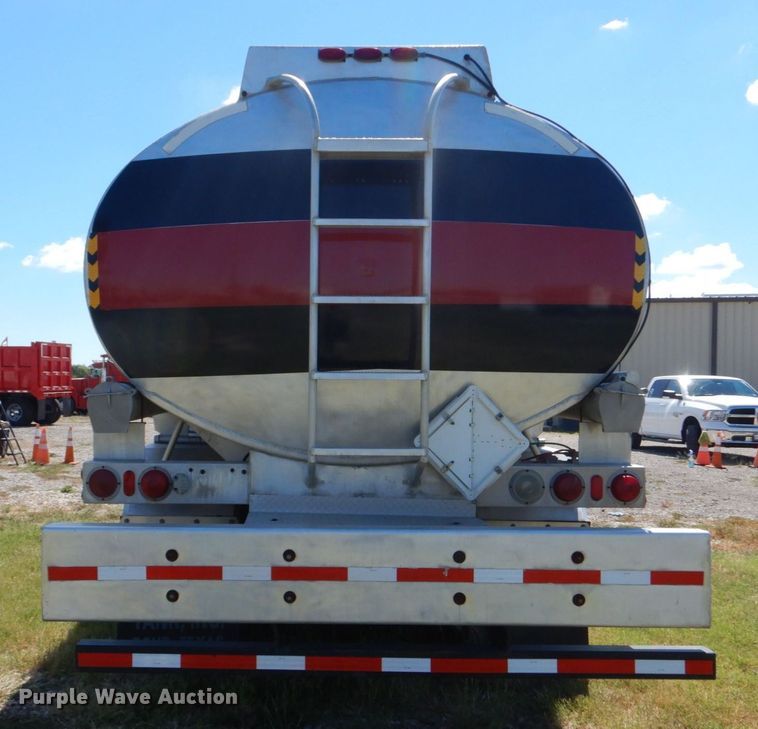 image for item DO1592 2000 Freightliner FLD  fuel truck