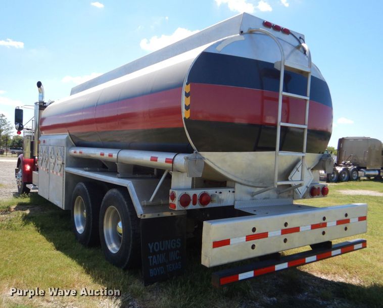 image for item DO1592 2000 Freightliner FLD  fuel truck