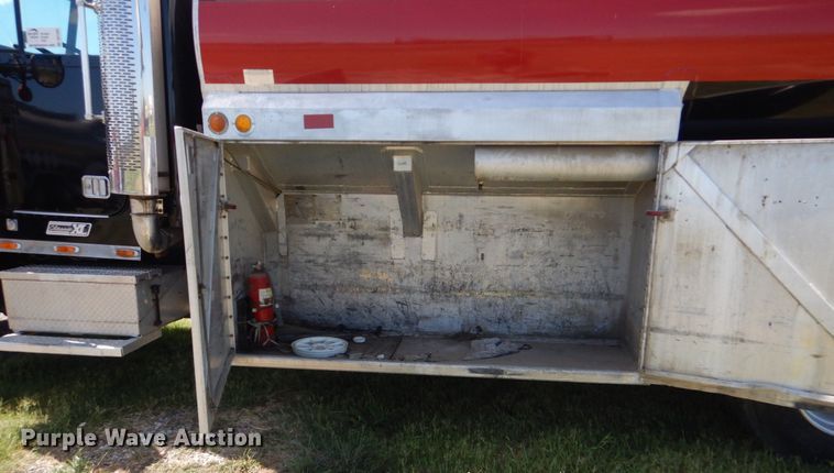 image for item DO1592 2000 Freightliner FLD  fuel truck