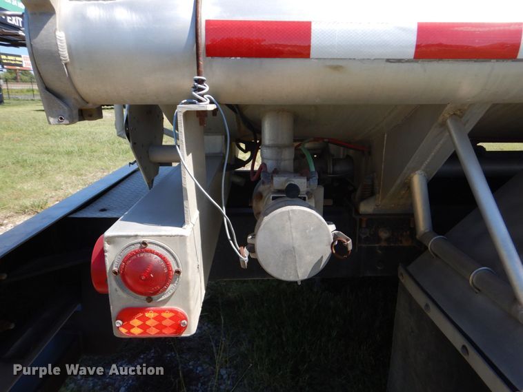 image for item DO1592 2000 Freightliner FLD  fuel truck