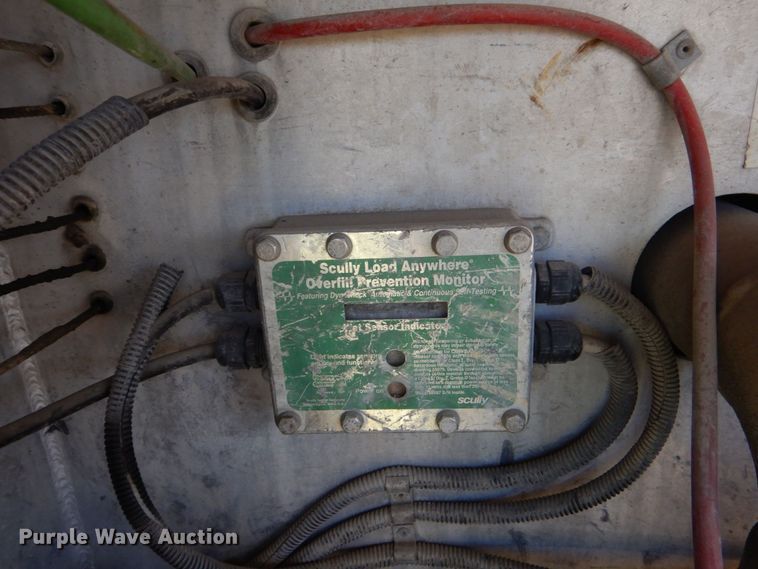 image for item DO1592 2000 Freightliner FLD  fuel truck