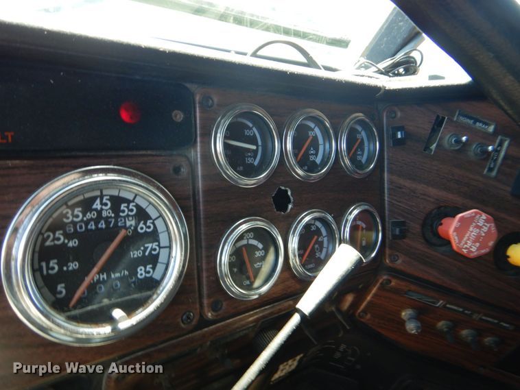 image for item DO1592 2000 Freightliner FLD  fuel truck