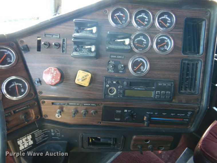 image for item DO1592 2000 Freightliner FLD  fuel truck