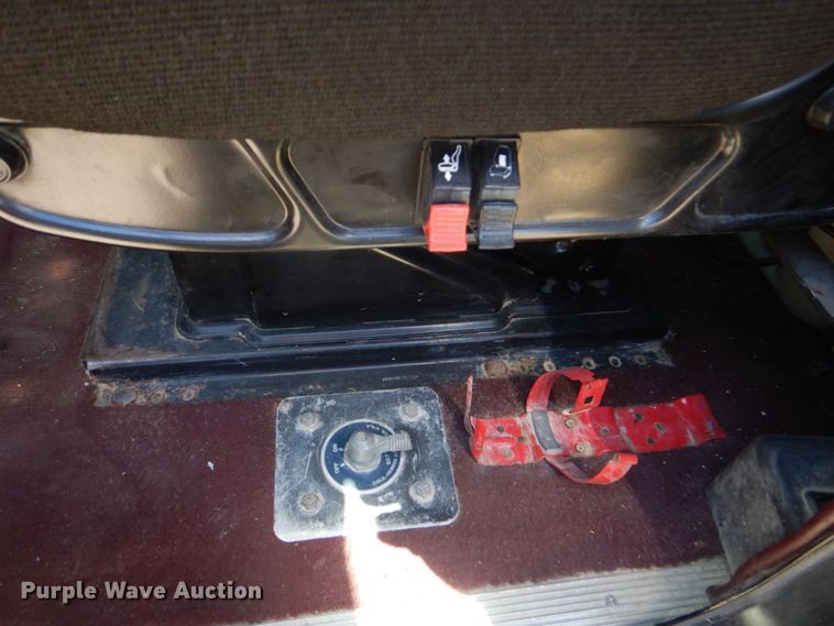 image for item DO1592 2000 Freightliner FLD  fuel truck