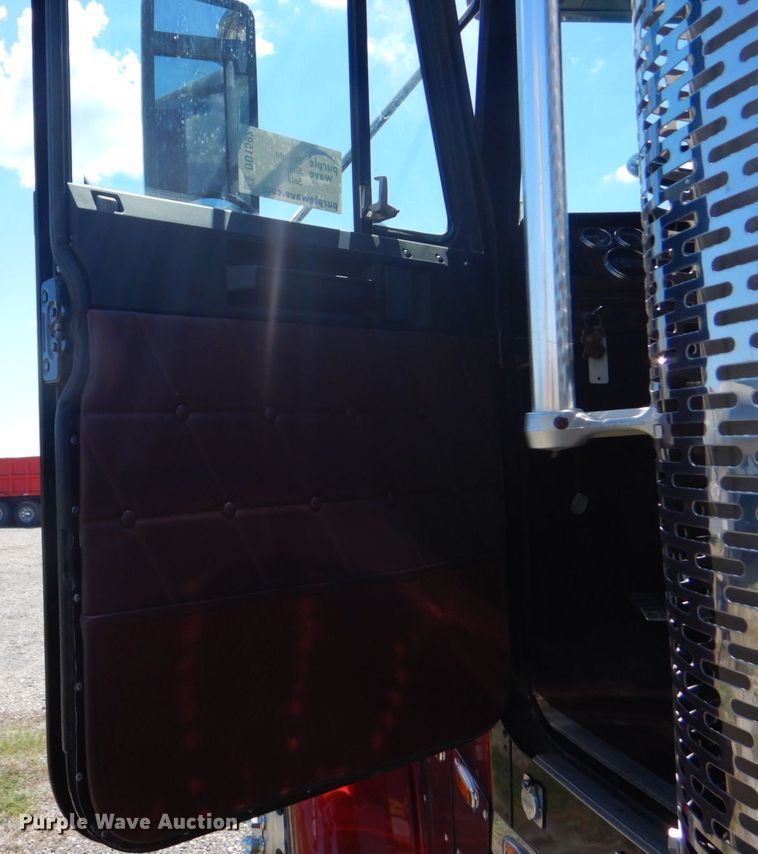 image for item DO1592 2000 Freightliner FLD  fuel truck