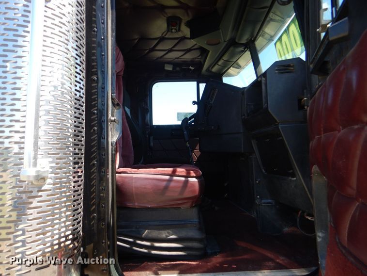 image for item DO1592 2000 Freightliner FLD  fuel truck