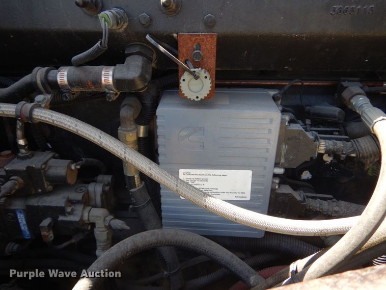 image for item DO1592 2000 Freightliner FLD  fuel truck