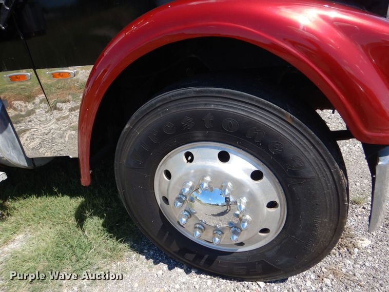 image for item DO1592 2000 Freightliner FLD  fuel truck