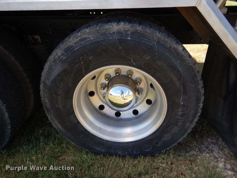 image for item DO1592 2000 Freightliner FLD  fuel truck